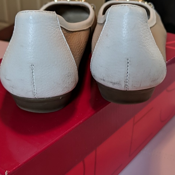 Timeless Classic Flats - Picture 2 of 5